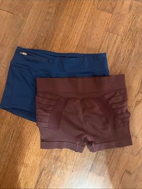 oiselle Navy and Burgundy Women's Bike Shorts Duo